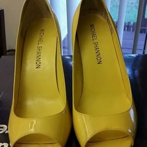 Women open toe shoes